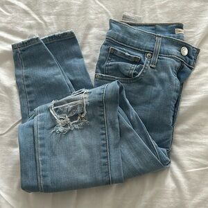 DONATED LEVI SKINNY JEAN SIZE 26